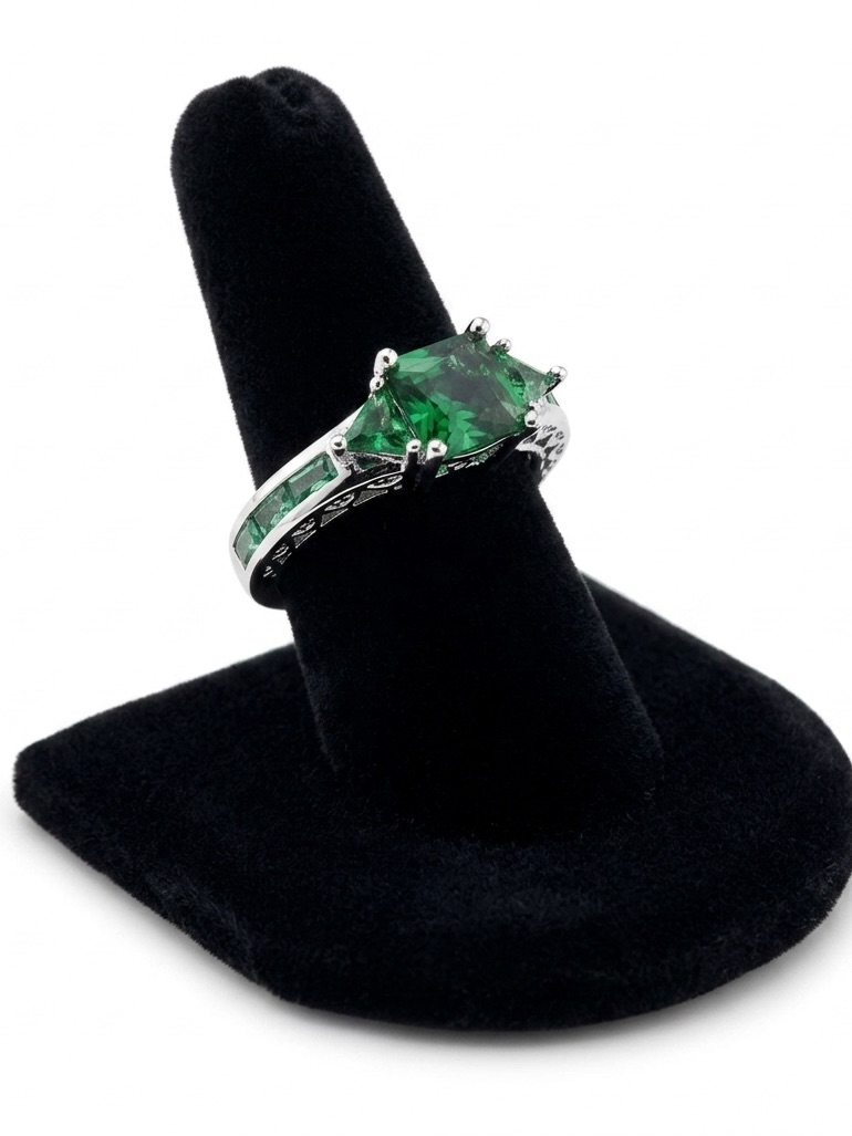 New Woman’s Stamped S925 Sterling Silver Floral Celtic 10ct Emerald Ring